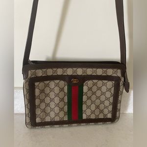 ❌❌SOLD‼️‼️….💯Authentic Gucci Crossbody with Cherryline 🍀